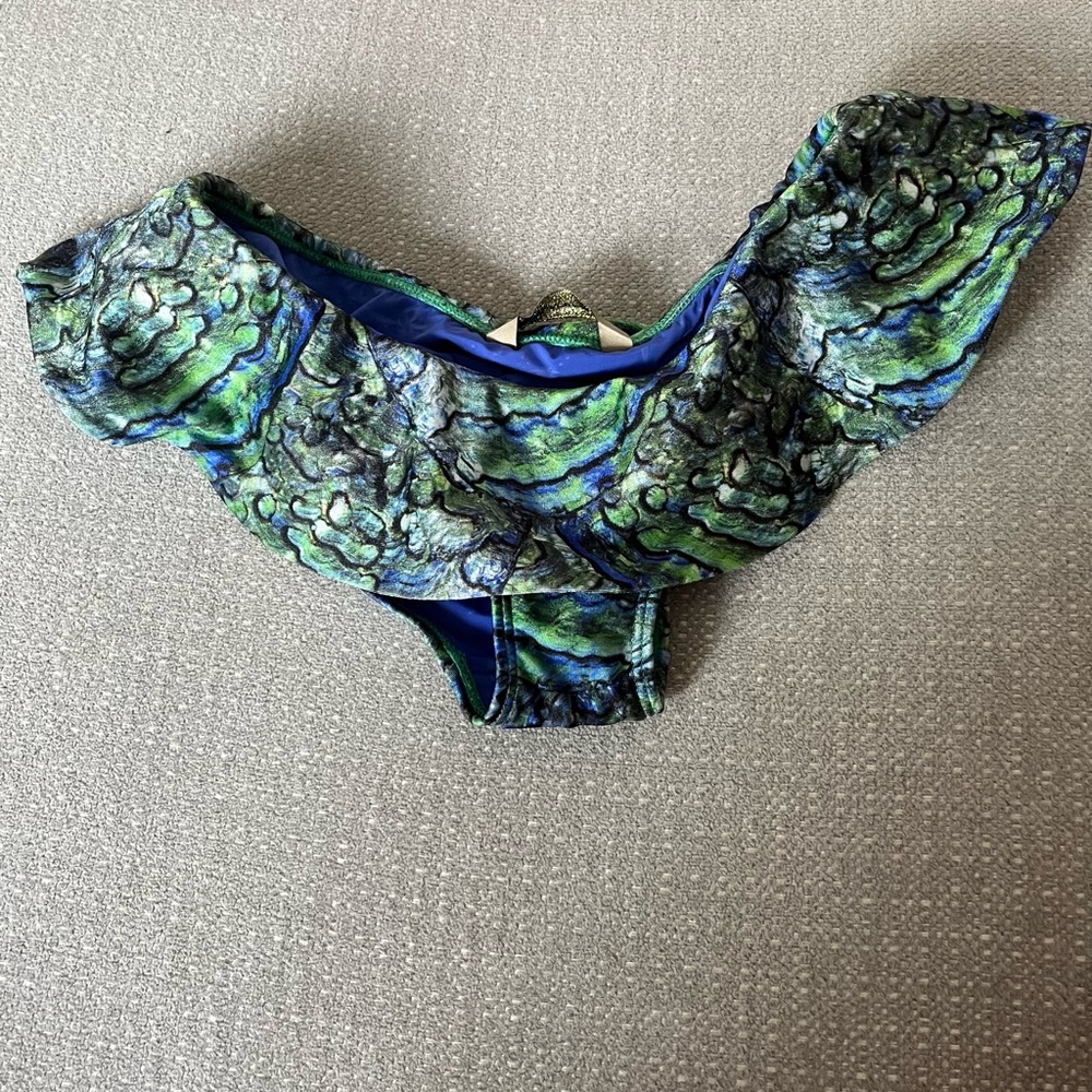 Ruffled bikini bottom